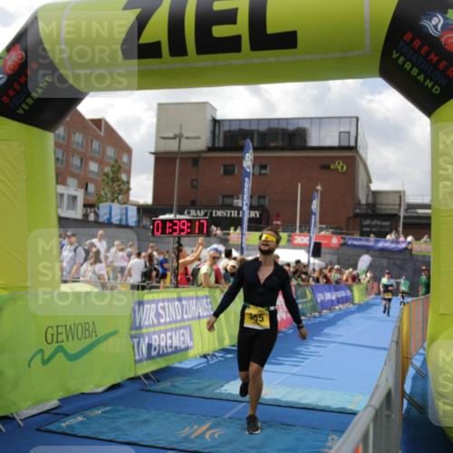 10.08.2025 - GEWOBA Citytriathlon Bremen H.Heesch http://msf.ph/oto/8540375 10.08.2025 11:42:54 Ziel 53, 355, 463 meine-sportfotos.de