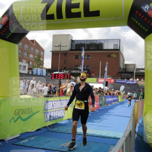10.08.2025 - GEWOBA Citytriathlon Bremen H.Heesch http://msf.ph/oto/8540377 10.08.2025 11:42:54 Ziel 53, 355, 463 meine-sportfotos.de