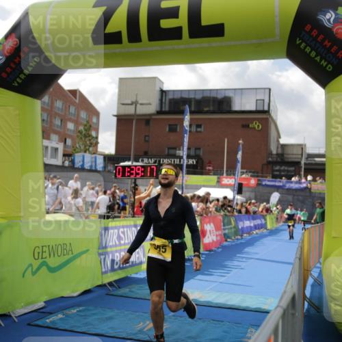 10.08.2025 - GEWOBA Citytriathlon Bremen H.Heesch http://msf.ph/oto/8540379 10.08.2025 11:42:54 Ziel 53, 355, 463 meine-sportfotos.de