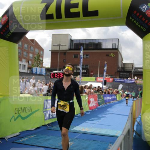10.08.2025 - GEWOBA Citytriathlon Bremen H.Heesch http://msf.ph/oto/8540381 10.08.2025 11:42:54 Ziel 53, 355, 463 meine-sportfotos.de