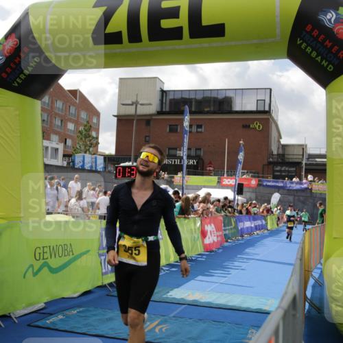 10.08.2025 - GEWOBA Citytriathlon Bremen H.Heesch http://msf.ph/oto/8540382 10.08.2025 11:42:55 Ziel 53, 355, 463 meine-sportfotos.de