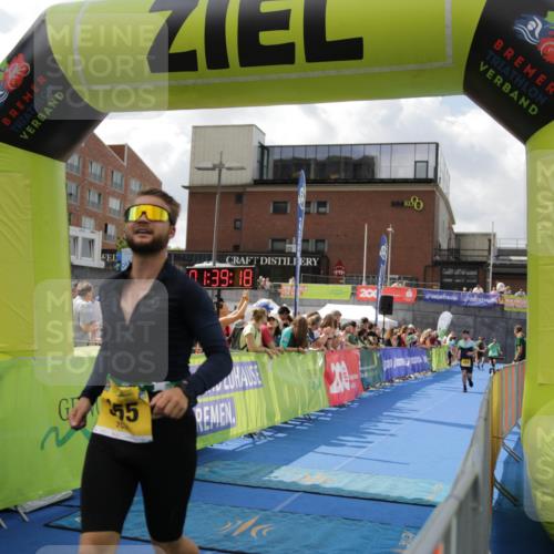 10.08.2025 - GEWOBA Citytriathlon Bremen H.Heesch http://msf.ph/oto/8540385 10.08.2025 11:42:55 Ziel 53, 355, 463 meine-sportfotos.de