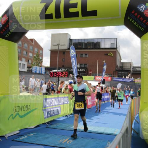 10.08.2025 - GEWOBA Citytriathlon Bremen H.Heesch http://msf.ph/oto/8540400 10.08.2025 11:43:00 Ziel 355 meine-sportfotos.de