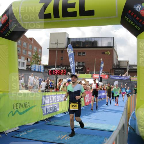10.08.2025 - GEWOBA Citytriathlon Bremen H.Heesch http://msf.ph/oto/8540401 10.08.2025 11:43:01 Ziel 354, 355, 506 meine-sportfotos.de