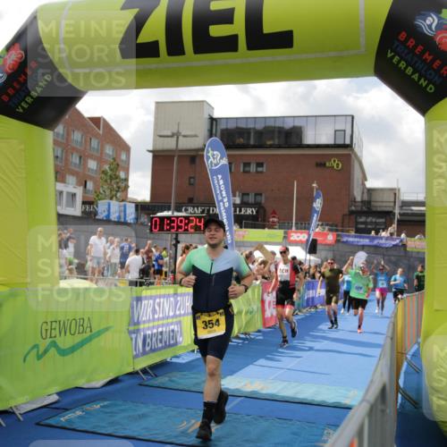 10.08.2025 - GEWOBA Citytriathlon Bremen H.Heesch http://msf.ph/oto/8540403 10.08.2025 11:43:01 Ziel 354, 355, 506 meine-sportfotos.de