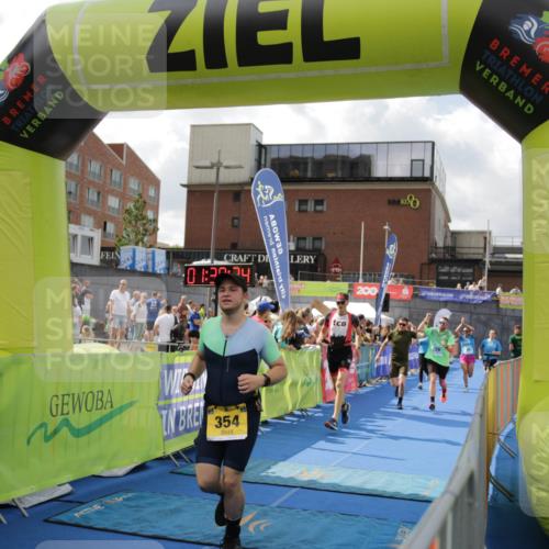 10.08.2025 - GEWOBA Citytriathlon Bremen H.Heesch http://msf.ph/oto/8540405 10.08.2025 11:43:01 Ziel 354, 355, 506 meine-sportfotos.de