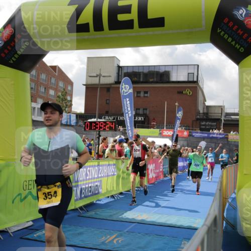 10.08.2025 - GEWOBA Citytriathlon Bremen H.Heesch http://msf.ph/oto/8540410 10.08.2025 11:43:01 Ziel 354, 355, 506 meine-sportfotos.de