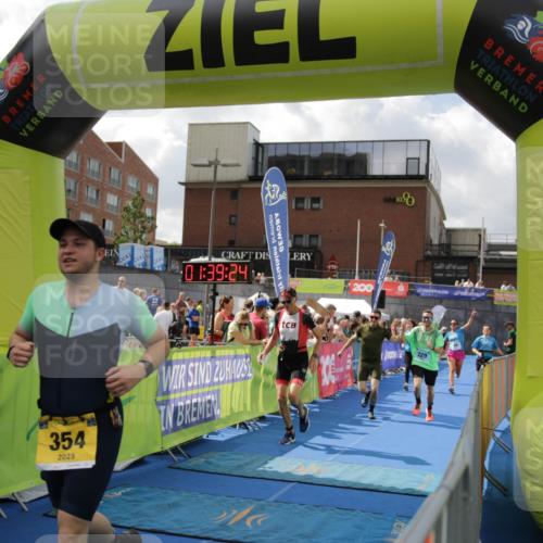 10.08.2025 - GEWOBA Citytriathlon Bremen H.Heesch http://msf.ph/oto/8540411 10.08.2025 11:43:02 Ziel 354, 355, 506 meine-sportfotos.de