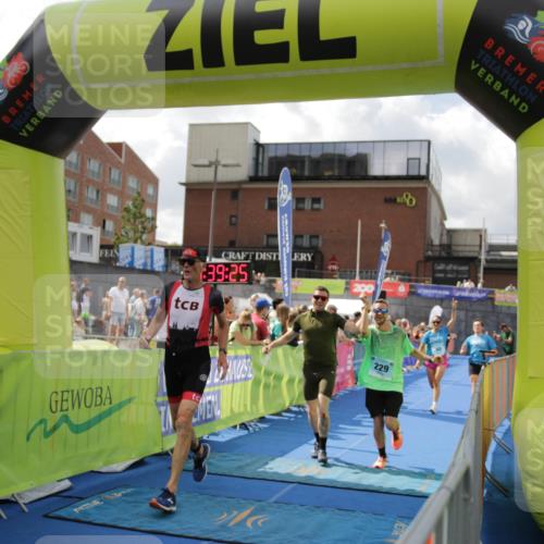 10.08.2025 - GEWOBA Citytriathlon Bremen H.Heesch http://msf.ph/oto/8540420 10.08.2025 11:43:03 Ziel 49, 354, 355, 506 meine-sportfotos.de