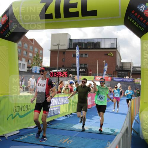 10.08.2025 - GEWOBA Citytriathlon Bremen H.Heesch http://msf.ph/oto/8540422 10.08.2025 11:43:03 Ziel 49, 354, 355, 506 meine-sportfotos.de