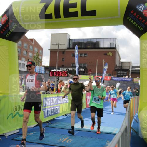 10.08.2025 - GEWOBA Citytriathlon Bremen H.Heesch http://msf.ph/oto/8540424 10.08.2025 11:43:03 Ziel 49, 354, 355, 506 meine-sportfotos.de