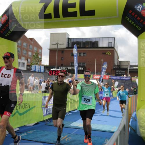 10.08.2025 - GEWOBA Citytriathlon Bremen H.Heesch http://msf.ph/oto/8540428 10.08.2025 11:43:03 Ziel 49, 354, 355, 506 meine-sportfotos.de