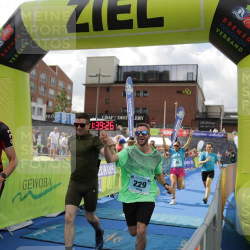 10.08.2025 - GEWOBA Citytriathlon Bremen H.Heesch http://msf.ph/oto/8540430 10.08.2025 11:43:04 Ziel 49, 354, 355, 506 meine-sportfotos.de