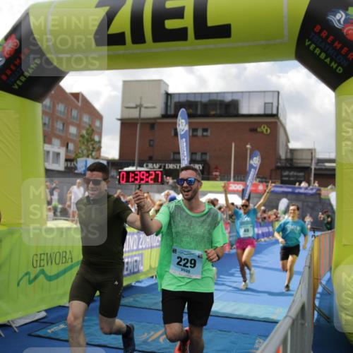 10.08.2025 - GEWOBA Citytriathlon Bremen H.Heesch http://msf.ph/oto/8540431 10.08.2025 11:43:04 Ziel 49, 354, 355, 506 meine-sportfotos.de
