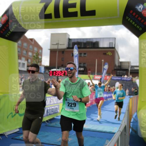 10.08.2025 - GEWOBA Citytriathlon Bremen H.Heesch http://msf.ph/oto/8540432 10.08.2025 11:43:04 Ziel 49, 354, 355, 506 meine-sportfotos.de