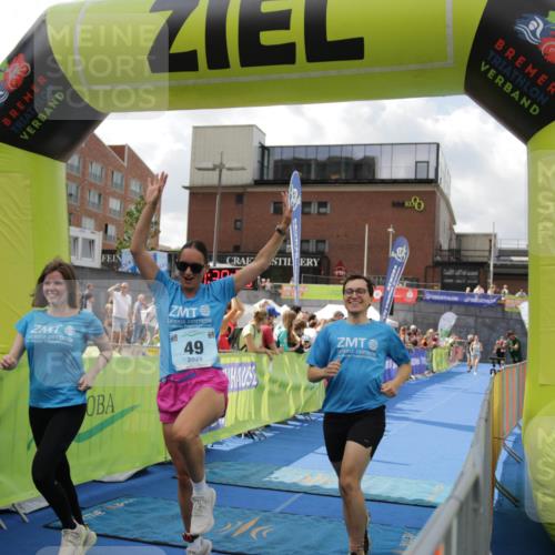 10.08.2025 - GEWOBA Citytriathlon Bremen H.Heesch http://msf.ph/oto/8540443 10.08.2025 11:43:05 Ziel 49, 229, 354, 355, 506 meine-sportfotos.de