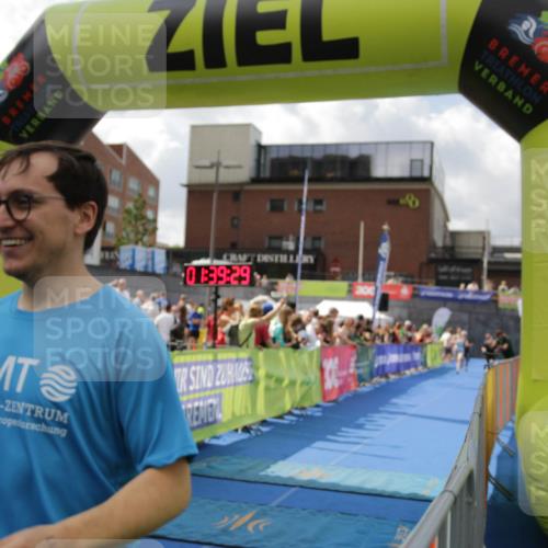 10.08.2025 - GEWOBA Citytriathlon Bremen H.Heesch http://msf.ph/oto/8540454 10.08.2025 11:43:06 Ziel 49, 229, 354, 355, 506 meine-sportfotos.de
