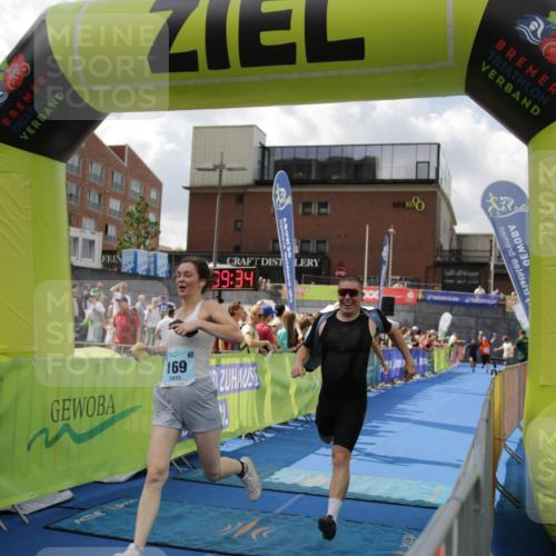 10.08.2025 - GEWOBA Citytriathlon Bremen H.Heesch http://msf.ph/oto/8540500 10.08.2025 11:43:11 Ziel 49, 169, 229, 354, 506 meine-sportfotos.de