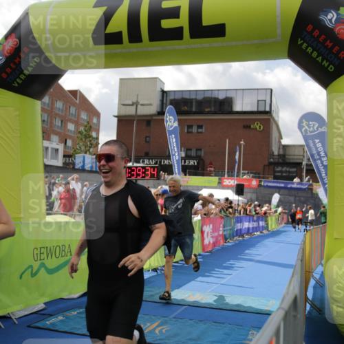 10.08.2025 - GEWOBA Citytriathlon Bremen H.Heesch http://msf.ph/oto/8540505 10.08.2025 11:43:11 Ziel 49, 169, 229, 354, 506 meine-sportfotos.de