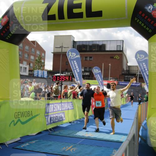 10.08.2025 - GEWOBA Citytriathlon Bremen H.Heesch http://msf.ph/oto/8540574 10.08.2025 11:43:18 Ziel 93, 169, 229 meine-sportfotos.de