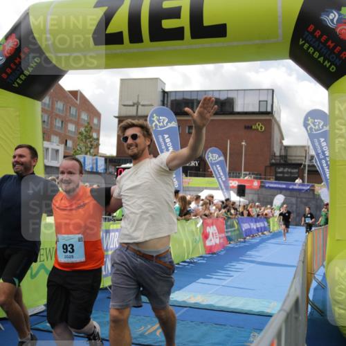 10.08.2025 - GEWOBA Citytriathlon Bremen H.Heesch http://msf.ph/oto/8540585 10.08.2025 11:43:19 Ziel 93, 169 meine-sportfotos.de