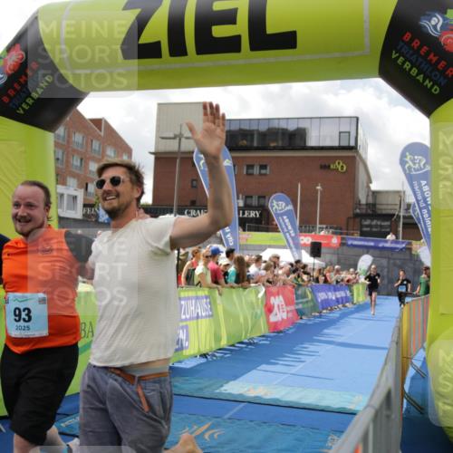 10.08.2025 - GEWOBA Citytriathlon Bremen H.Heesch http://msf.ph/oto/8540587 10.08.2025 11:43:20 Ziel 93, 169 meine-sportfotos.de