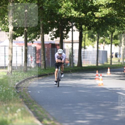 10.08.2025 - GEWOBA Citytriathlon Bremen Yannick Fuchs http://msf.ph/oto/8540639 10.08.2025 10:23:40 Radfahren 375, 391 meine-sportfotos.de