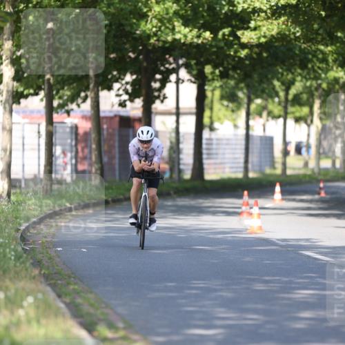 10.08.2025 - GEWOBA Citytriathlon Bremen Yannick Fuchs http://msf.ph/oto/8540640 10.08.2025 10:23:41 Radfahren 375, 391 meine-sportfotos.de