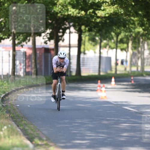 10.08.2025 - GEWOBA Citytriathlon Bremen Yannick Fuchs http://msf.ph/oto/8540641 10.08.2025 10:23:41 Radfahren 375, 391 meine-sportfotos.de