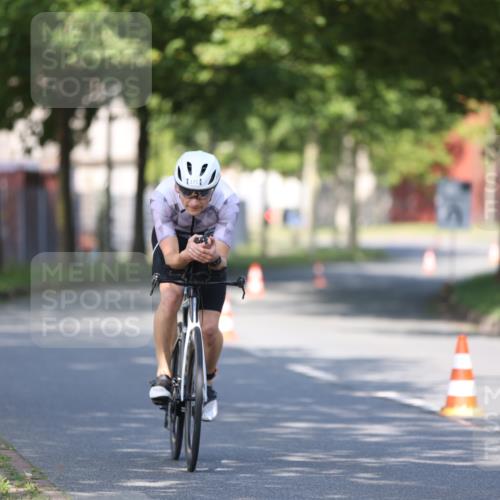 10.08.2025 - GEWOBA Citytriathlon Bremen Yannick Fuchs http://msf.ph/oto/8540644 10.08.2025 10:23:42 Radfahren 375, 391 meine-sportfotos.de
