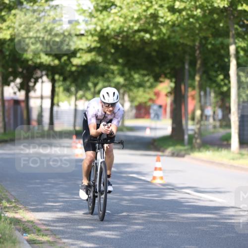 10.08.2025 - GEWOBA Citytriathlon Bremen Yannick Fuchs http://msf.ph/oto/8540645 10.08.2025 10:23:43 Radfahren 375, 391 meine-sportfotos.de