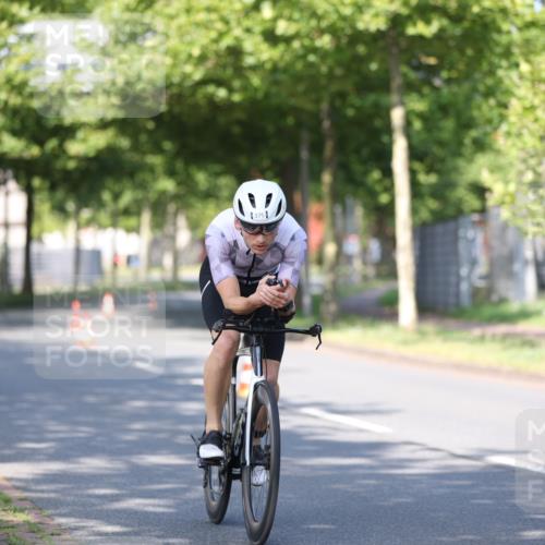 10.08.2025 - GEWOBA Citytriathlon Bremen Yannick Fuchs http://msf.ph/oto/8540646 10.08.2025 10:23:43 Radfahren 375, 391 meine-sportfotos.de