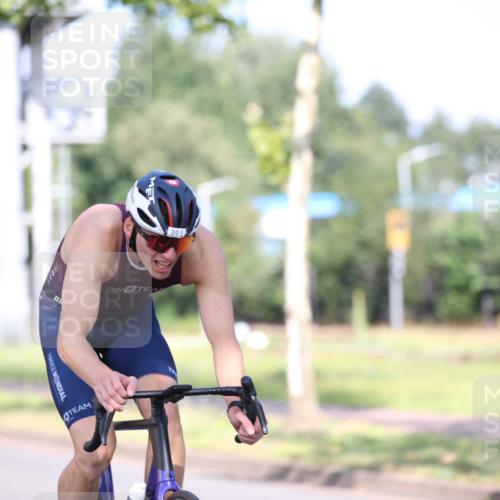 10.08.2025 - GEWOBA Citytriathlon Bremen Yannick Fuchs http://msf.ph/oto/8540654 10.08.2025 10:24:04 Radfahren 374, 391 meine-sportfotos.de