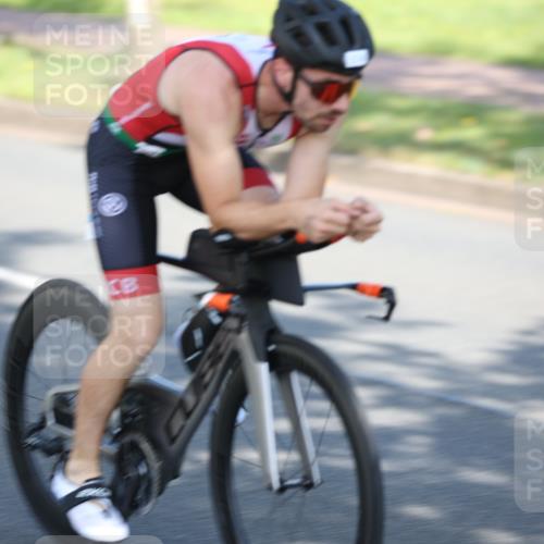 10.08.2025 - GEWOBA Citytriathlon Bremen Yannick Fuchs http://msf.ph/oto/8540657 10.08.2025 10:24:29 Radfahren 374, 398 meine-sportfotos.de