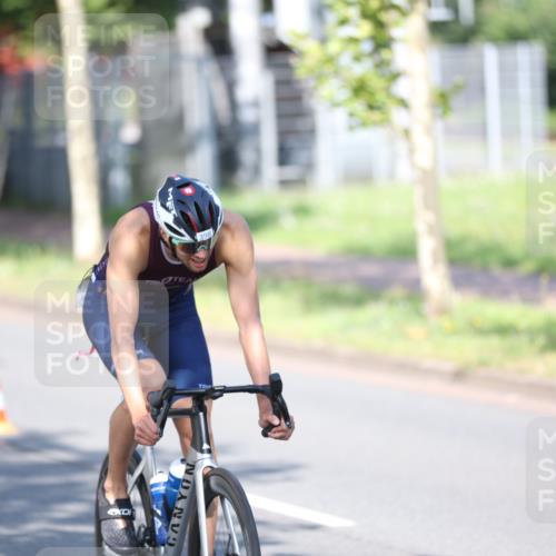 10.08.2025 - GEWOBA Citytriathlon Bremen Yannick Fuchs http://msf.ph/oto/8540659 10.08.2025 10:24:32 Radfahren 398 meine-sportfotos.de