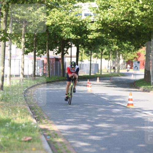 10.08.2025 - GEWOBA Citytriathlon Bremen Yannick Fuchs http://msf.ph/oto/8540675 10.08.2025 10:26:15 Radfahren 395, 431, 507 meine-sportfotos.de