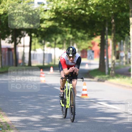 10.08.2025 - GEWOBA Citytriathlon Bremen Yannick Fuchs http://msf.ph/oto/8540678 10.08.2025 10:26:16 Radfahren 395, 507 meine-sportfotos.de