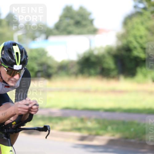 10.08.2025 - GEWOBA Citytriathlon Bremen Yannick Fuchs http://msf.ph/oto/8540681 10.08.2025 10:26:17 Radfahren 395, 507 meine-sportfotos.de