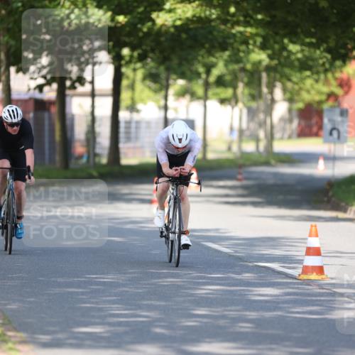 10.08.2025 - GEWOBA Citytriathlon Bremen Yannick Fuchs http://msf.ph/oto/8540684 10.08.2025 10:26:30 Radfahren 395, 487 meine-sportfotos.de