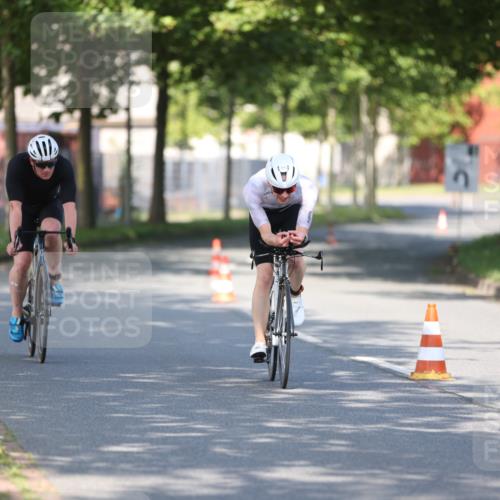 10.08.2025 - GEWOBA Citytriathlon Bremen Yannick Fuchs http://msf.ph/oto/8540685 10.08.2025 10:26:31 Radfahren 395, 487 meine-sportfotos.de
