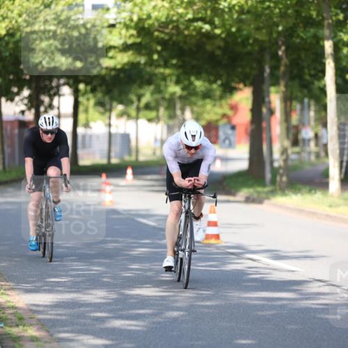 10.08.2025 - GEWOBA Citytriathlon Bremen Yannick Fuchs http://msf.ph/oto/8540687 10.08.2025 10:26:31 Radfahren 395, 487 meine-sportfotos.de