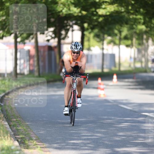 10.08.2025 - GEWOBA Citytriathlon Bremen Yannick Fuchs http://msf.ph/oto/8540699 10.08.2025 10:27:33 Radfahren 351, 422, 437 meine-sportfotos.de
