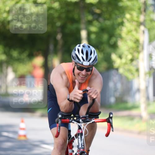 10.08.2025 - GEWOBA Citytriathlon Bremen Yannick Fuchs http://msf.ph/oto/8540703 10.08.2025 10:27:35 Radfahren 351, 422, 437 meine-sportfotos.de