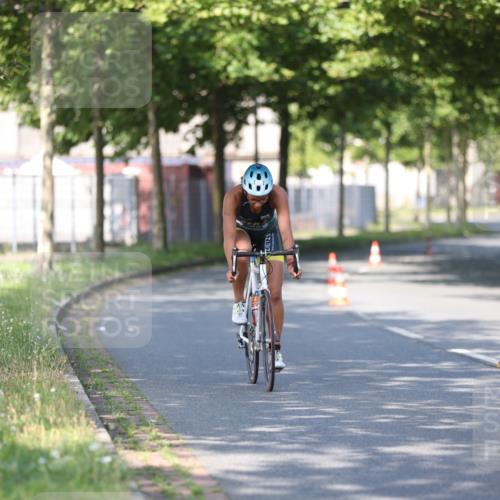 10.08.2025 - GEWOBA Citytriathlon Bremen Yannick Fuchs http://msf.ph/oto/8540706 10.08.2025 10:27:38 Radfahren 351, 422 meine-sportfotos.de