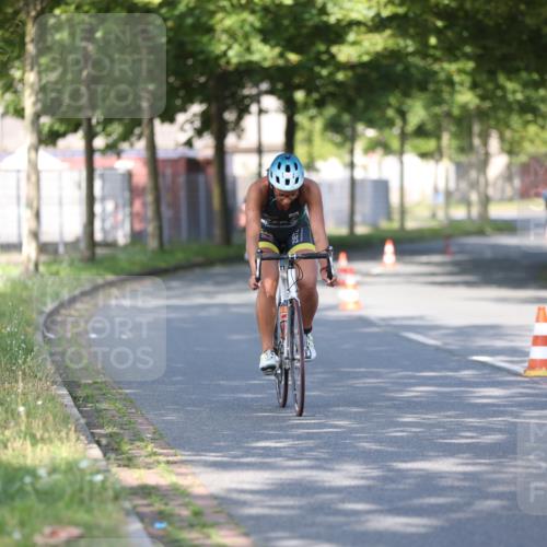 10.08.2025 - GEWOBA Citytriathlon Bremen Yannick Fuchs http://msf.ph/oto/8540707 10.08.2025 10:27:39 Radfahren 351, 422 meine-sportfotos.de