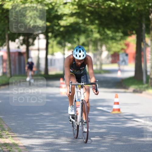 10.08.2025 - GEWOBA Citytriathlon Bremen Yannick Fuchs http://msf.ph/oto/8540708 10.08.2025 10:27:39 Radfahren 351, 422 meine-sportfotos.de