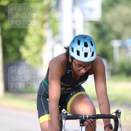10.08.2025 - GEWOBA Citytriathlon Bremen Yannick Fuchs http://msf.ph/oto/8540711 10.08.2025 10:27:40 Radfahren 351, 422 meine-sportfotos.de