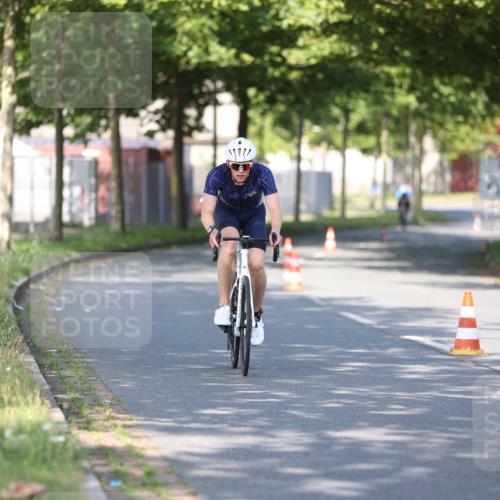 10.08.2025 - GEWOBA Citytriathlon Bremen Yannick Fuchs http://msf.ph/oto/8540714 10.08.2025 10:27:43 Radfahren 351, 422 meine-sportfotos.de