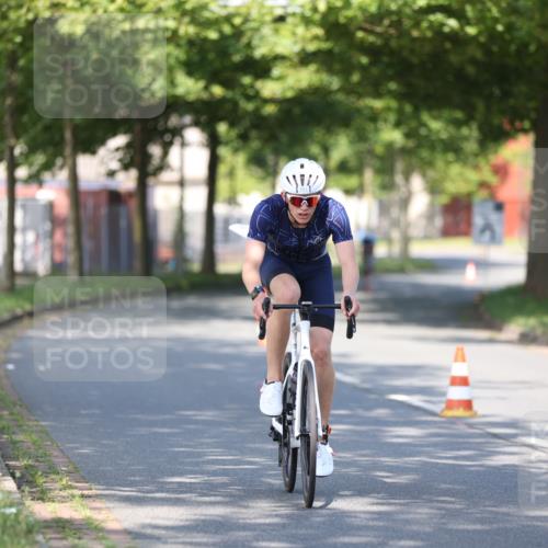 10.08.2025 - GEWOBA Citytriathlon Bremen Yannick Fuchs http://msf.ph/oto/8540716 10.08.2025 10:27:43 Radfahren 351, 422 meine-sportfotos.de