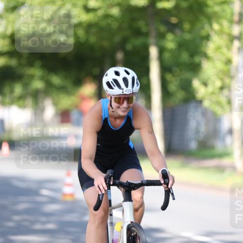 10.08.2025 - GEWOBA Citytriathlon Bremen Yannick Fuchs http://msf.ph/oto/8540729 10.08.2025 10:29:09 Radfahren 412, 424, 510 meine-sportfotos.de